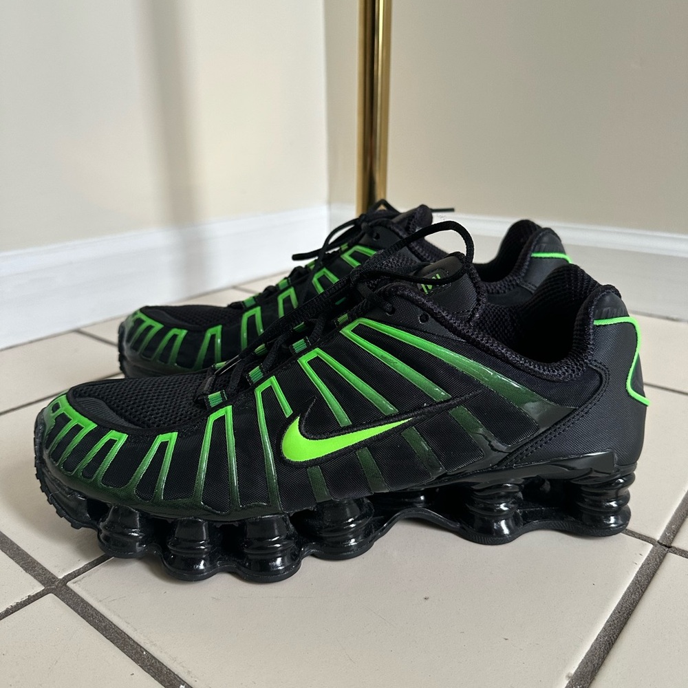 EUC Nike Men’s Shox TL Black/Green Sneakers - Size 11.5 - Picture 4 of 9